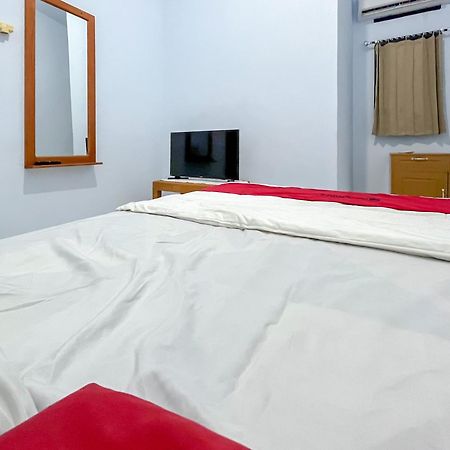 Reddoorz Syariah At Home Ampana Guest House Ampana Kota Exterior foto