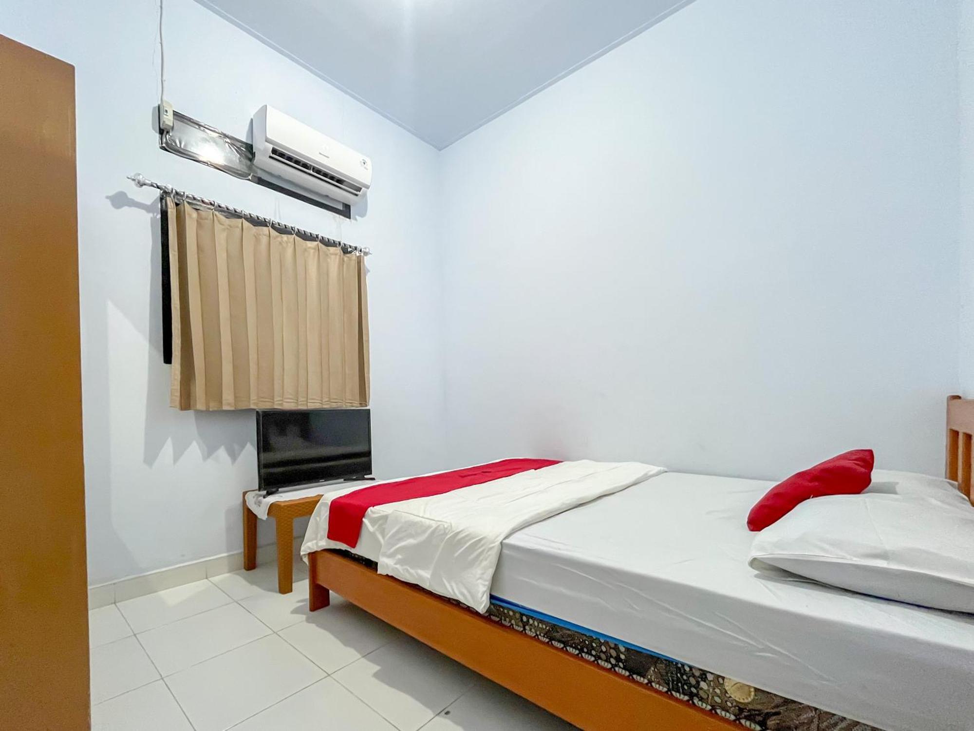 Reddoorz Syariah At Home Ampana Guest House Ampana Kota Exterior foto
